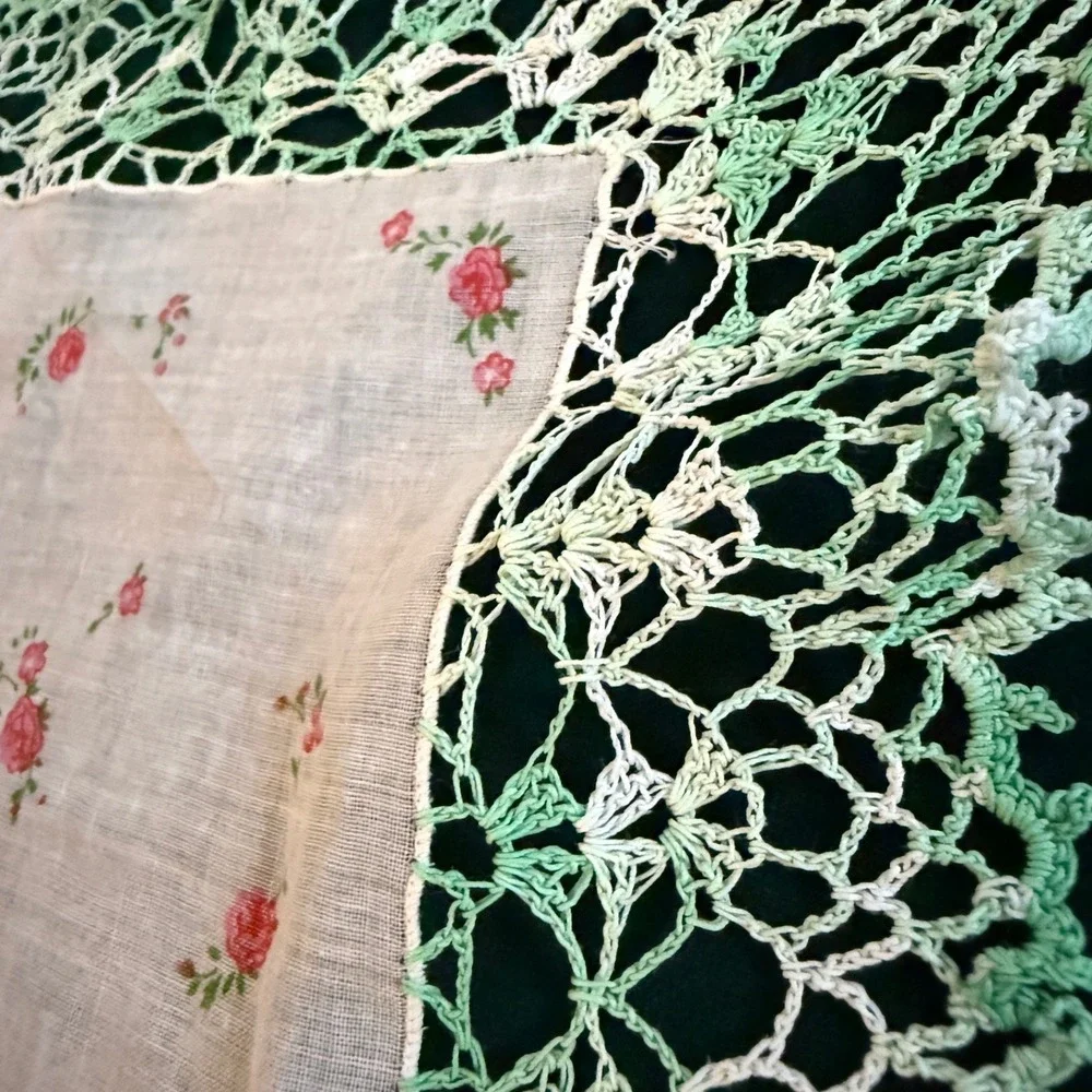 Vintage Floral Handkerchief Crochet Lace Trim White Green‎ Pink 0358